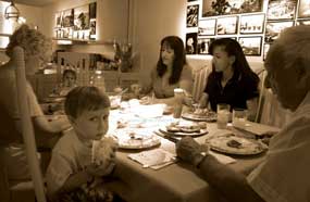 The pattern of eating healthy meals starts early on in life